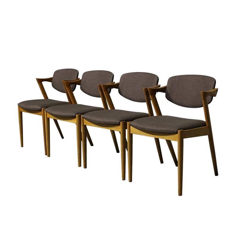 Conjunto de cadeiras Kai Kristiansen modelo 42 em carvalho