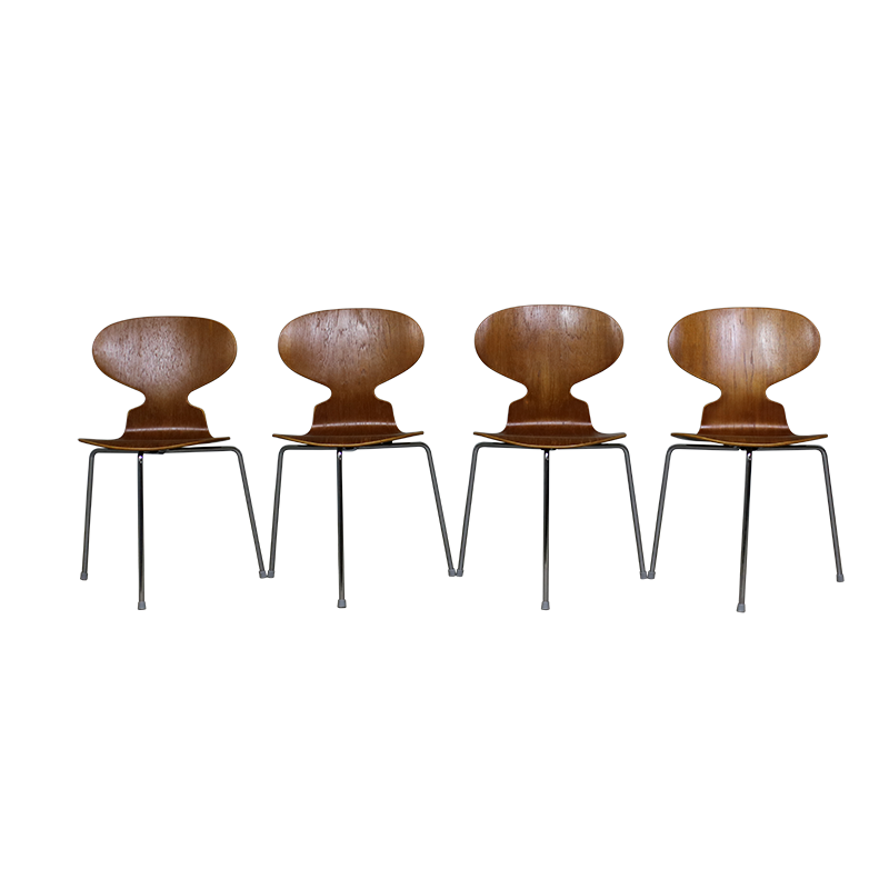 Cadeiras Arne Jacobsen modelo Myren para Fritz Hansen